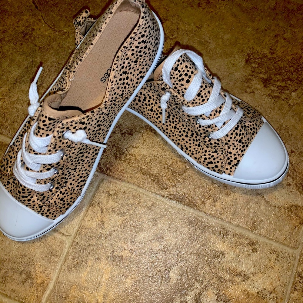 Leopard print never worn sz 8 Maurice’s